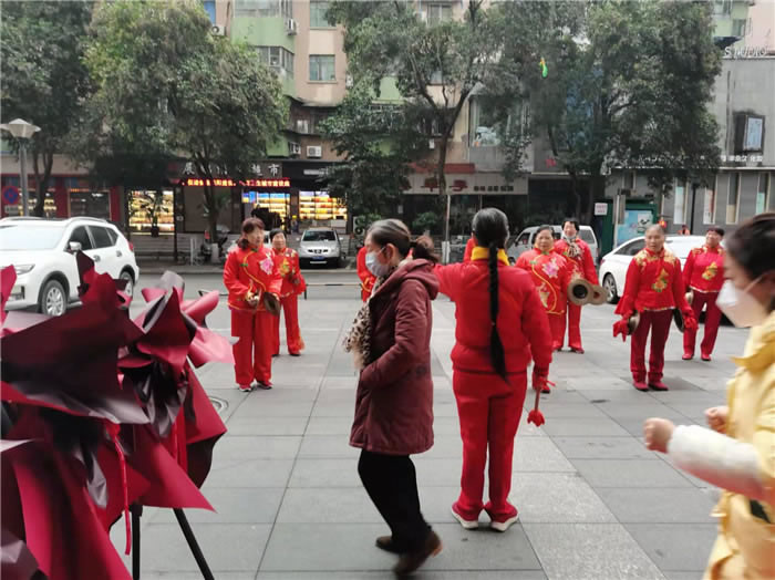 四川中青旅綿陽(yáng)分社、綿陽(yáng)市中旅假日旅行社、綿陽(yáng)自來(lái)文化傳播有限公司24H自助售貨服務(wù)盛大開(kāi)業(yè)