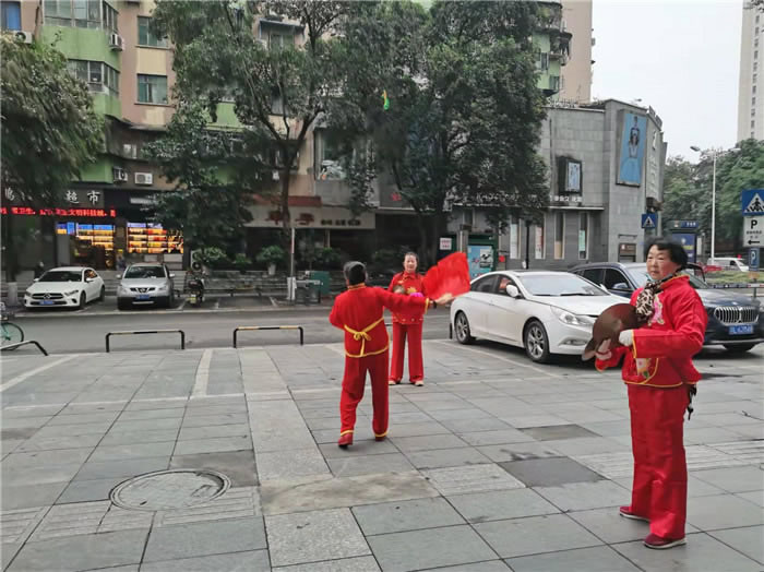 四川中青旅綿陽(yáng)分社、綿陽(yáng)市中旅假日旅行社、綿陽(yáng)自來(lái)文化傳播有限公司24H自助售貨服務(wù)盛大開(kāi)業(yè)