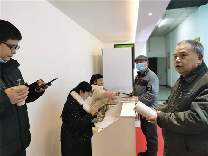 四川中青旅綿陽(yáng)分社、綿陽(yáng)市中旅假日旅行社、綿陽(yáng)自來(lái)文化傳播有限公司24H自助售貨服務(wù)盛大開(kāi)業(yè)