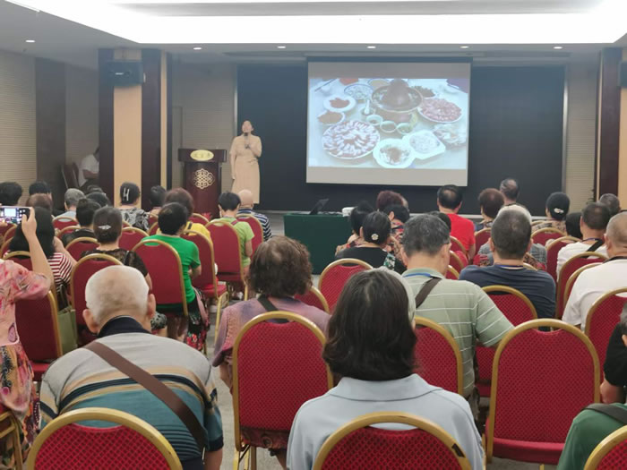 綿陽中旅行假日旅行社舉行胡楊林、南疆專列推薦會(huì)